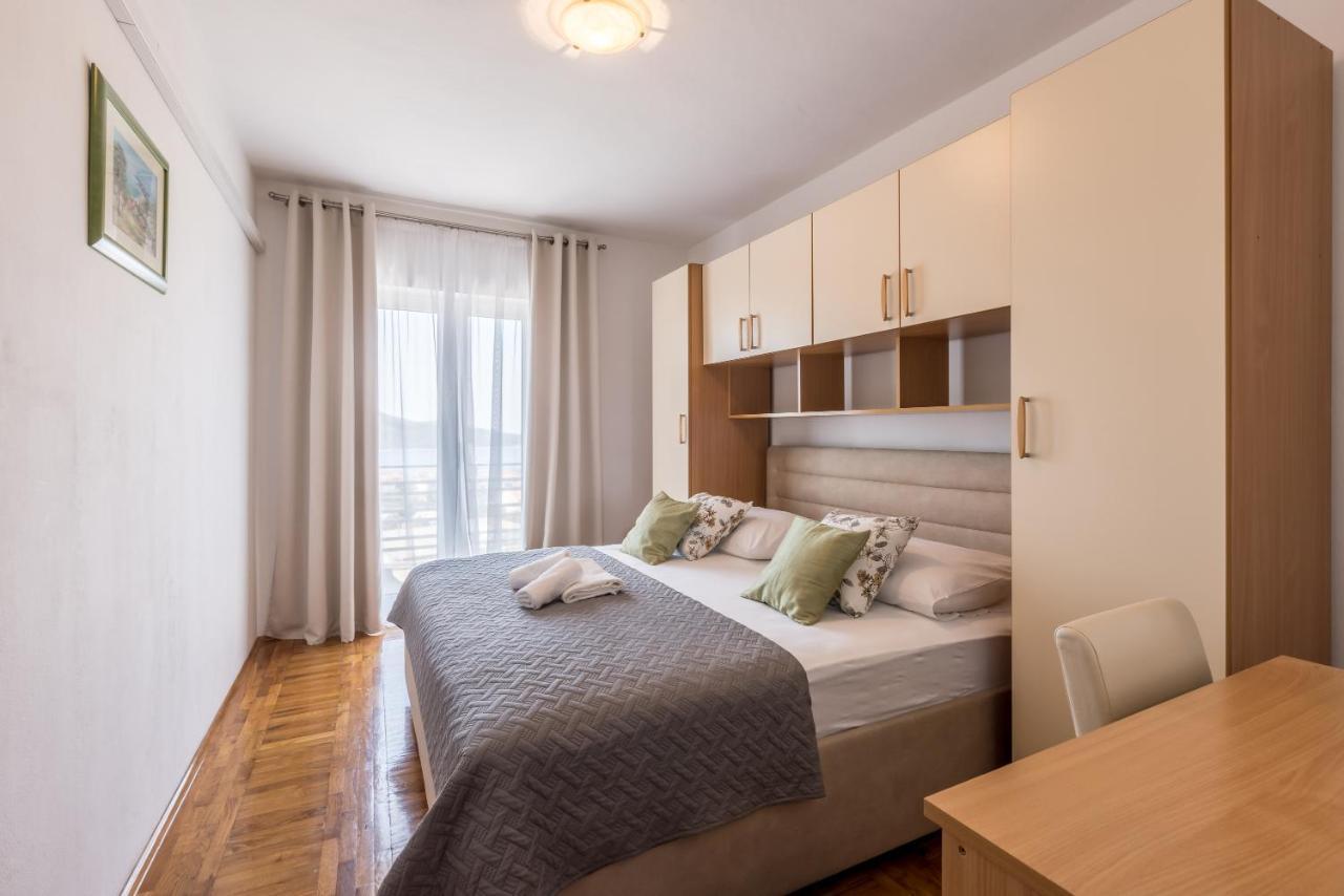 Family Apartments Jadrijevic Primošten Exteriör bild